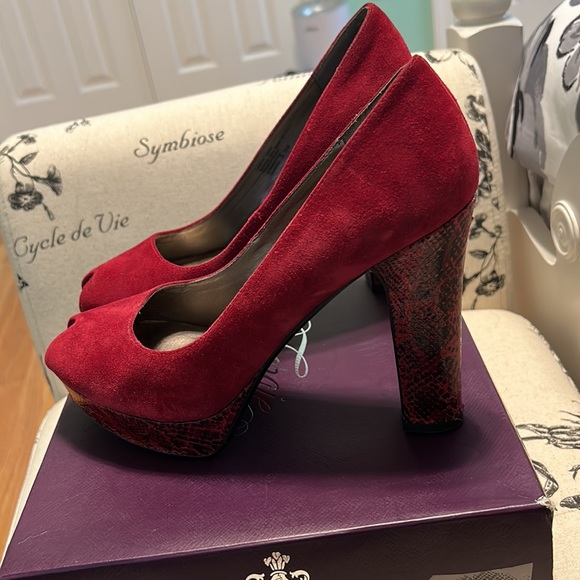 Fergie Footwear Red Velvet Heels - Picture 3 of 7